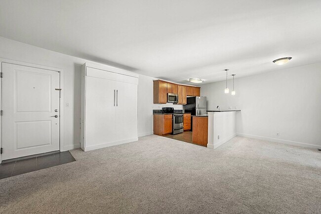 Building Photo - 10982 Roebling Ave