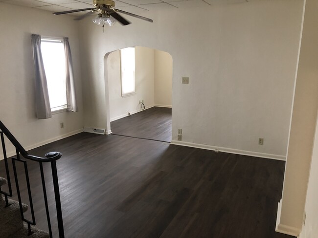 Clean, recently renovated apartment in quiet neighborhood - 7 Ross St