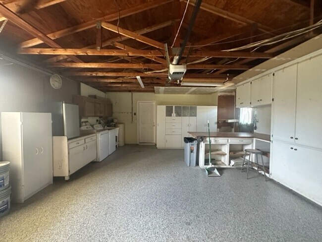 Building Photo - South Woodland Home for Rent