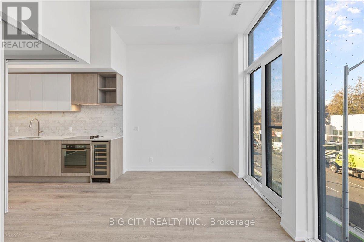 Primary Photo - 2020 Bathurst St