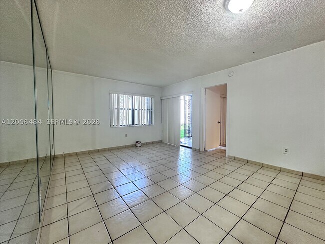 Foto del edificio - 2740 W 63rd St