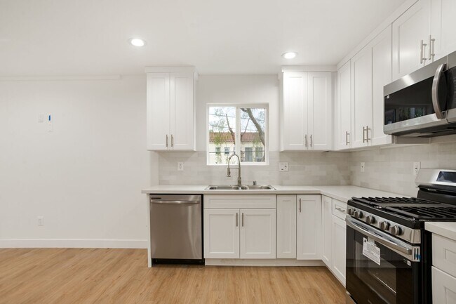 Foto del edificio - 4232 Rosewood Ave