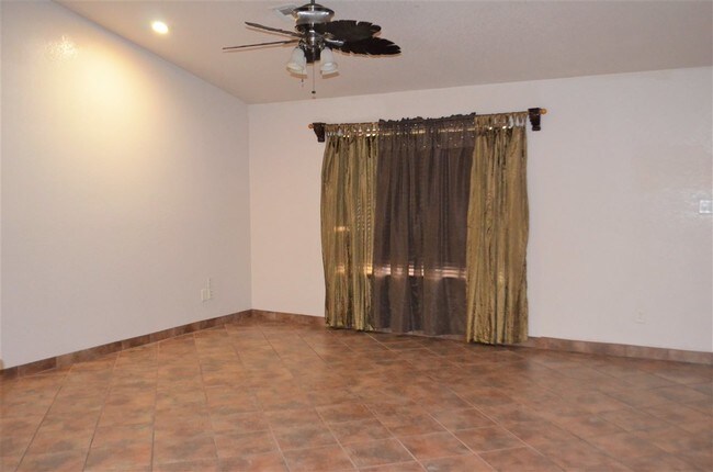 Foto del edificio - 7523 E 25th Pl