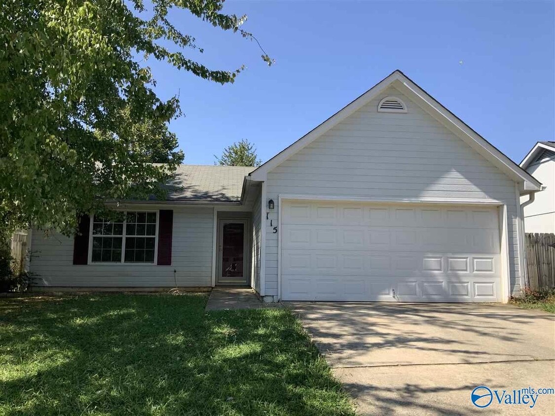 Primary Photo - 115 N W Sugar Bluff Ln
