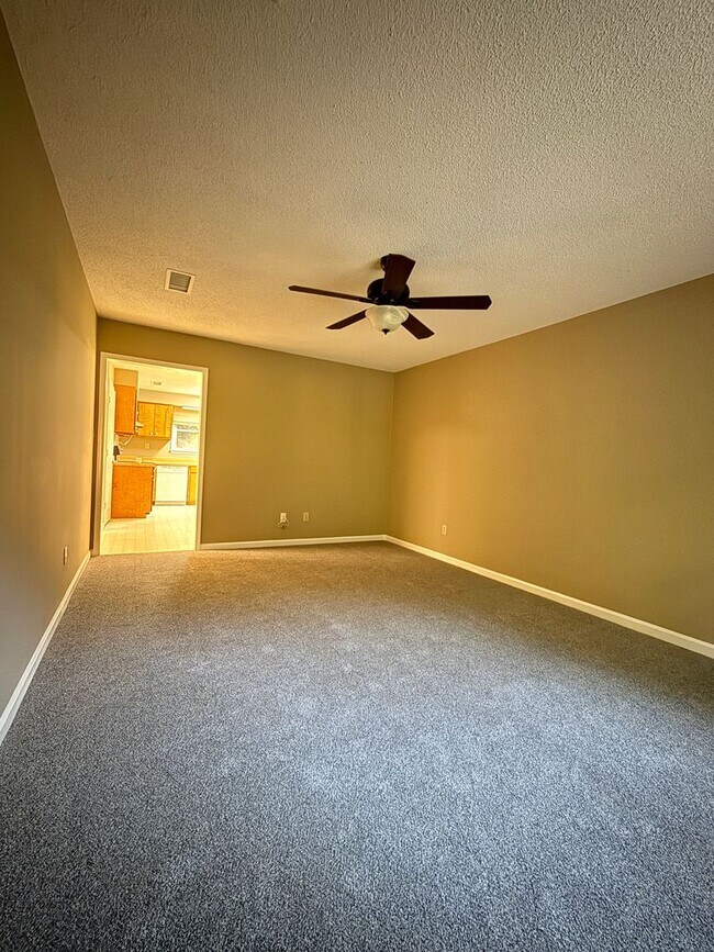 Foto del edificio - 2 Bedroom 1 Bath Townhome