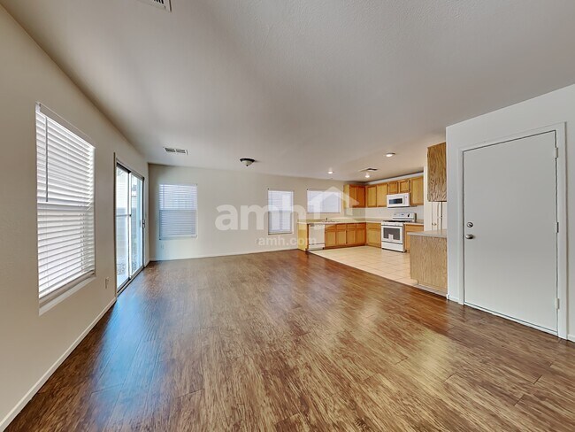 Foto del edificio - 1139 Black Cherry St
