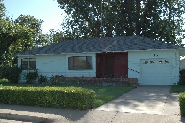 Building Photo - 9914 Main St