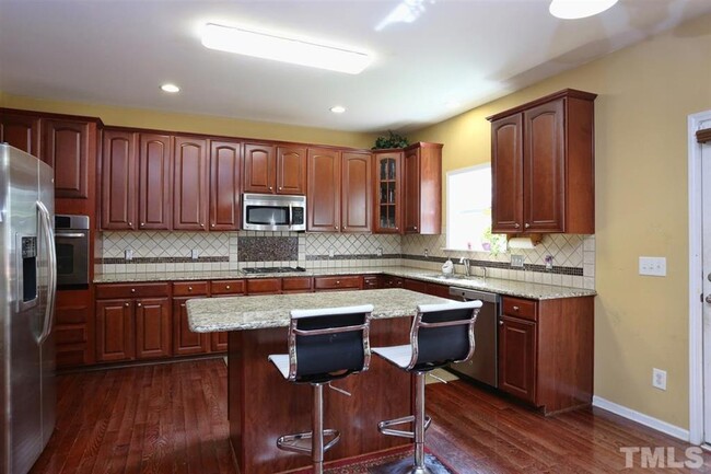 Foto del edificio - Spacious 5-Bedroom Family Home in Cary wit...