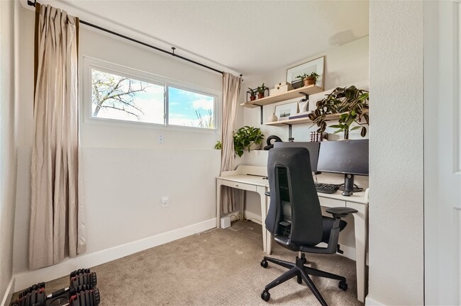 Building Photo - 2070 Ridge Dr