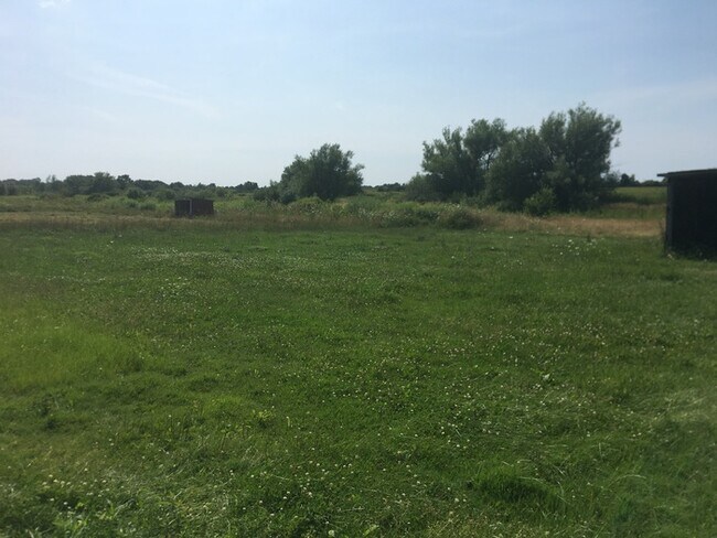 Building Photo - Cozy 3 bedroom 1.5 bath with 2 stall detached garage in country setting