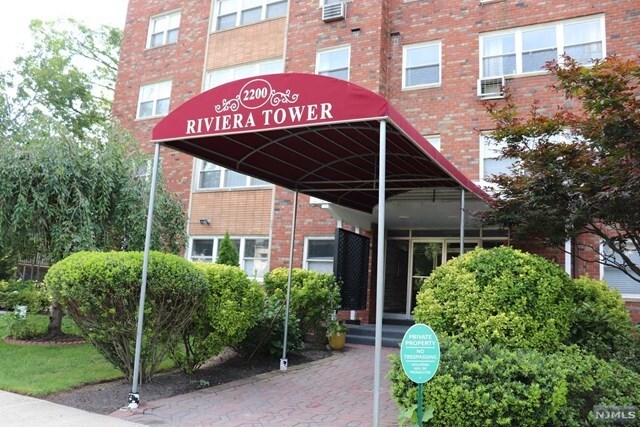 Primary Photo - 2200 Center Ave