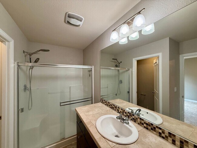 Foto del edificio - Lovely 3 bedroom/2.5 Bath Townhouse