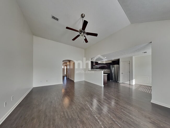 Building Photo - 123 Farmbrook Ct