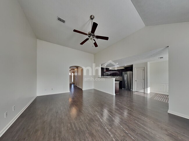 Foto del edificio - 123 Farmbrook Ct