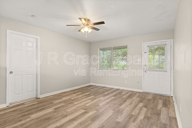 Building Photo - 4404 Pecan Ln