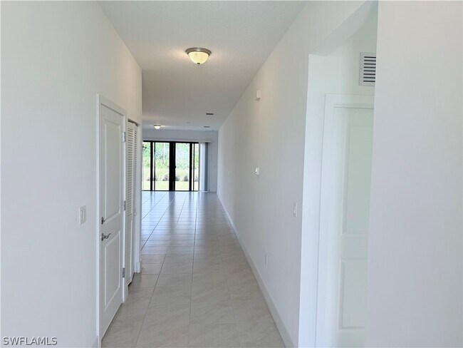 Foto del edificio - 5681 Cassidy Ln