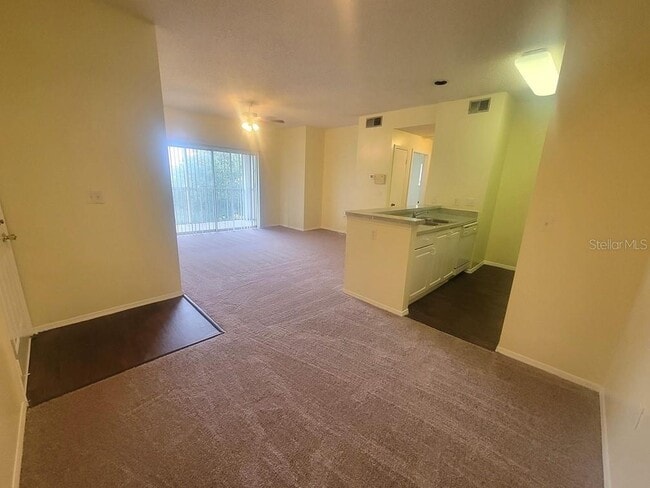 Building Photo - 10020 Strafford Oak Ct