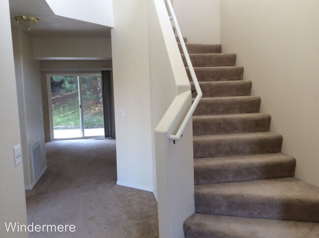 Building Photo - 3 br, 2.5 bath House - 2430 NW Granite Court