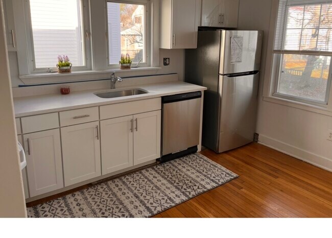 Building Photo - 46 Lawn Ave