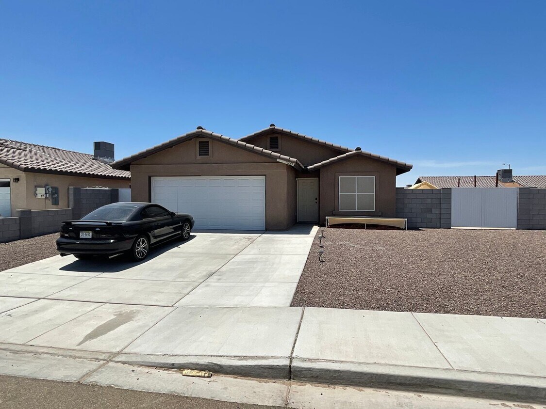 Foto principal - Like New Solar Home in Trail Estates!