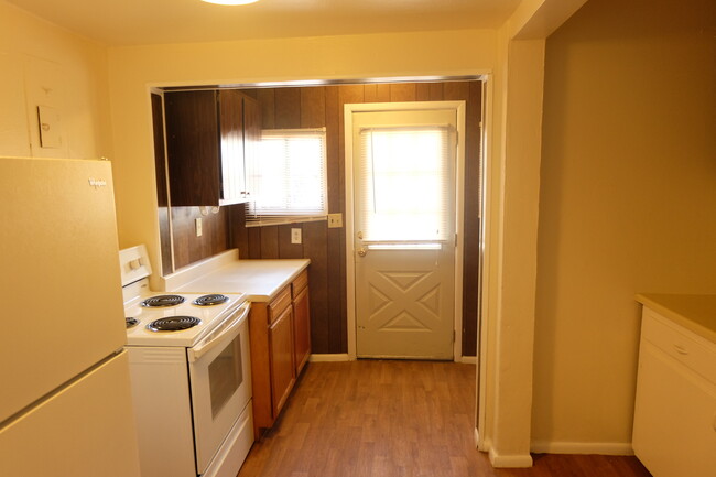 Foto del edificio - 512-512 1/2 Vassar Dr SE