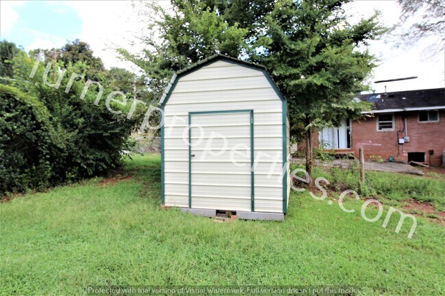 Building Photo - 206 Sullivan St Greenwood, SC 29649