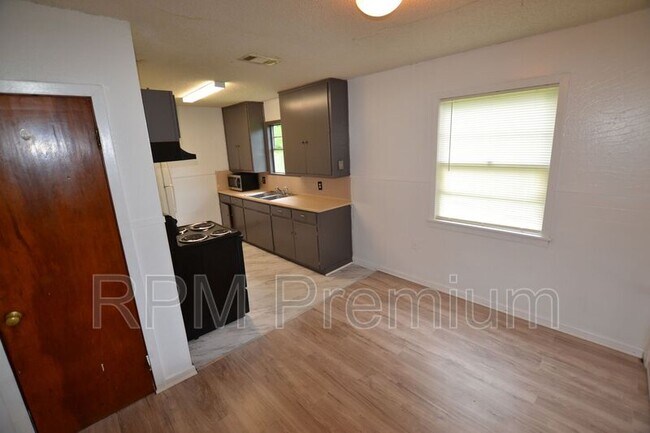 Building Photo - 6866 Autumn Ave