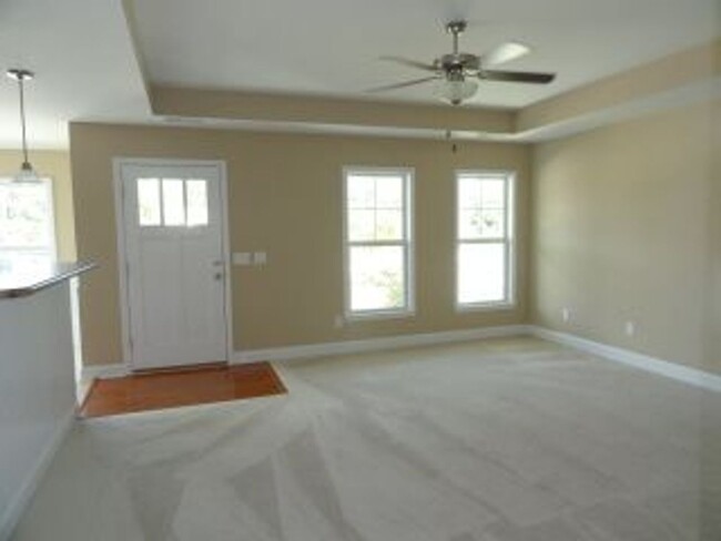 Building Photo - 3 Bedroom, 2 Bath House on Mill Creek Loop...