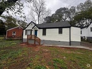 Building Photo - 2665 Northview Ave