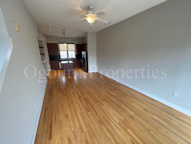 Foto del edificio - 807 Holly Ave-2BR/2BA-3 Level Townhouse!!!