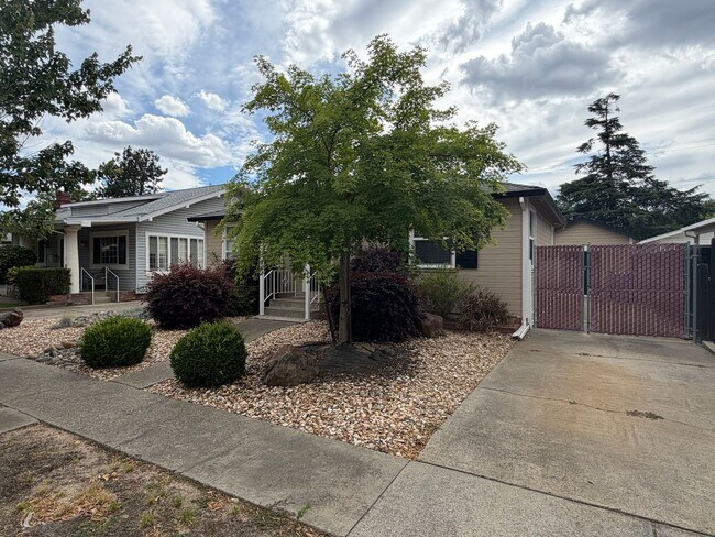 Building Photo - 2 bedroom | 1 bathroom | Single family home with pool + detached room & full bathroom