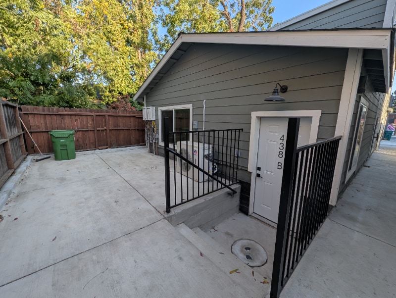 Primary Photo - 438 48th St