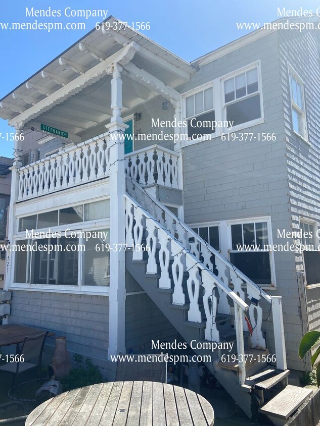 Foto principal - Beach Cottage - 1bd/1bth Upstairs Apartmen...