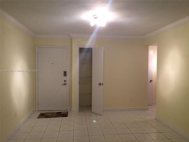 Foto del edificio - 9280 Fontainebleau Blvd