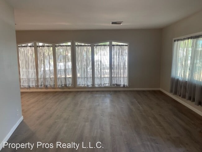 Building Photo - 2 br, 2 bath House - 2675 S. Sunset Dr.