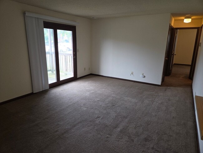 Building Photo - 505 Columbia Dr