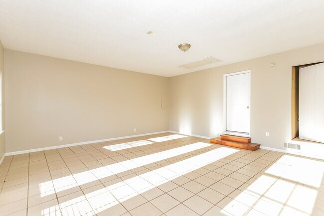 Foto del edificio - 30 Meadows Ct