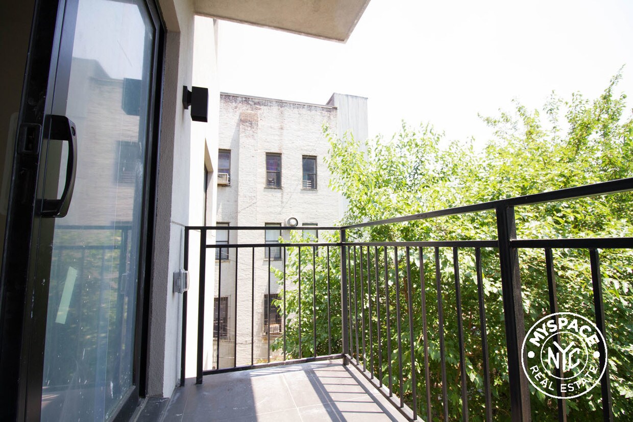 Primary Photo - 126 Boerum St