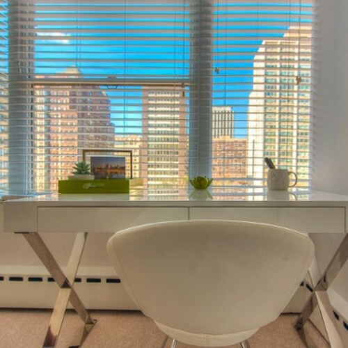 Foto principal - 350 W Oakdale Ave