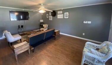 Building Photo - 160 E Darby St