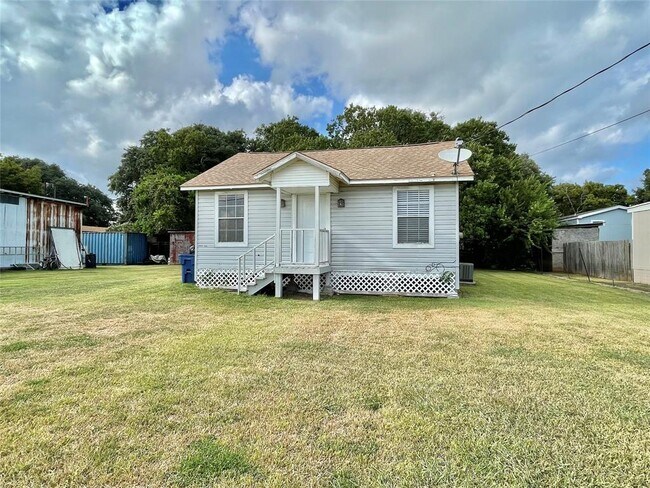 Building Photo - 2414 Duncan Dr