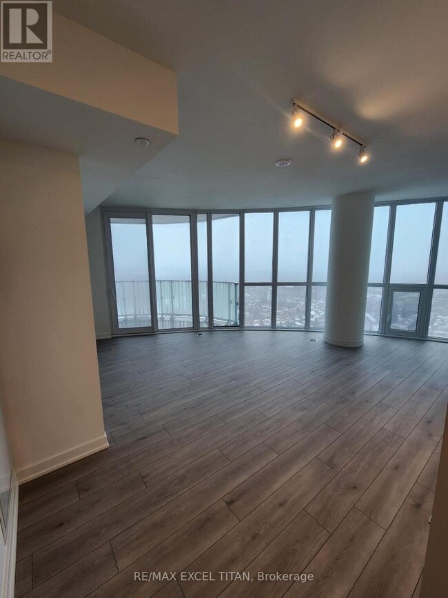 Photo du bâtiment - 1 Fairview Rd E