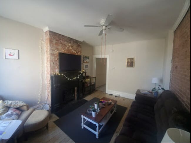 living room - 4223 Geneva St