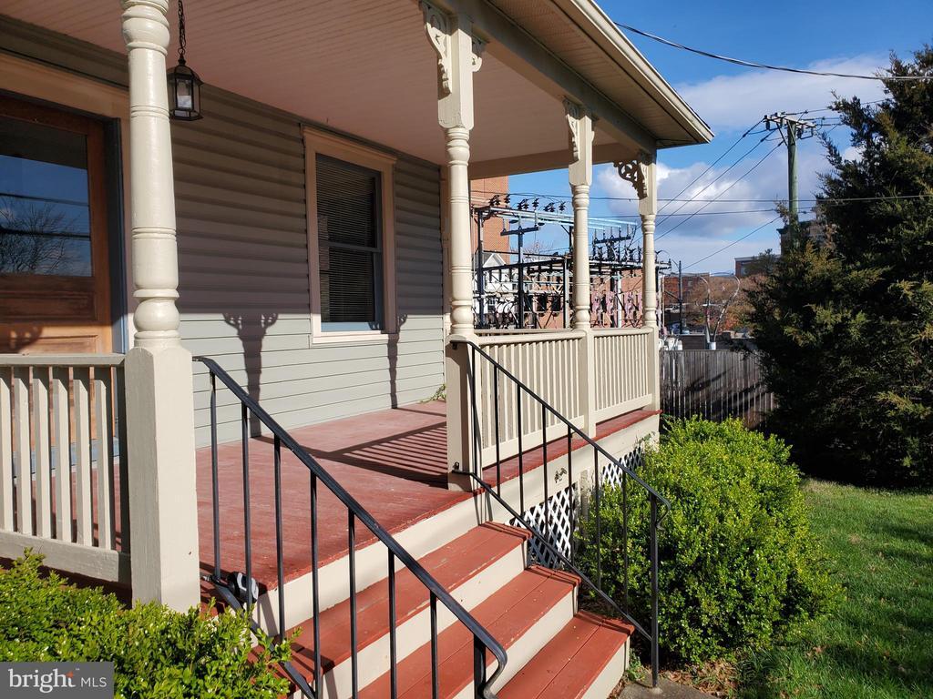 Primary Photo - 2022 N Monroe St