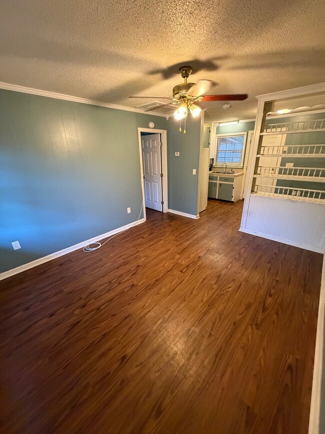 Building Photo - 8836 Deerwood Dr