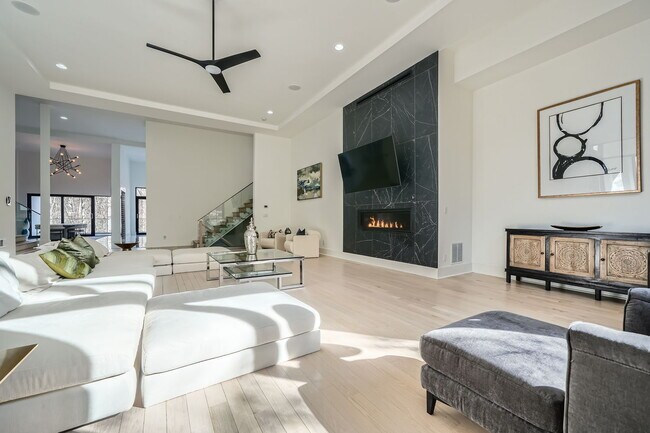 Foto del edificio - 600 Colebrook Ct NW