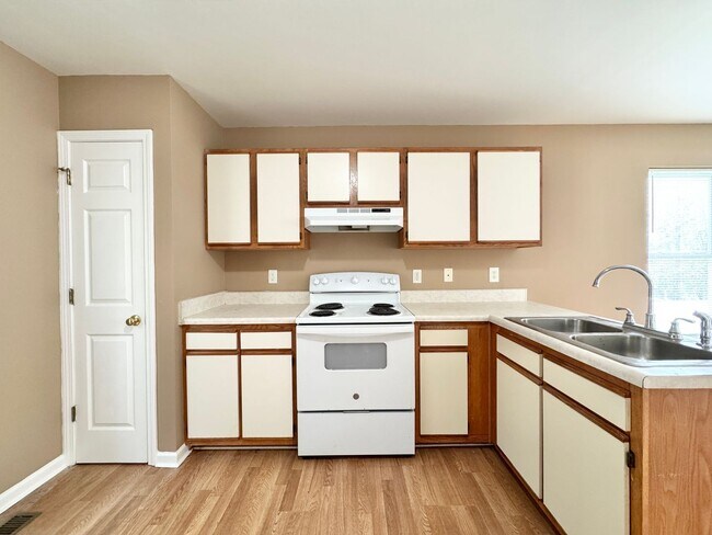 Foto del edificio - 4 Bedroom Off Franklin Blvd