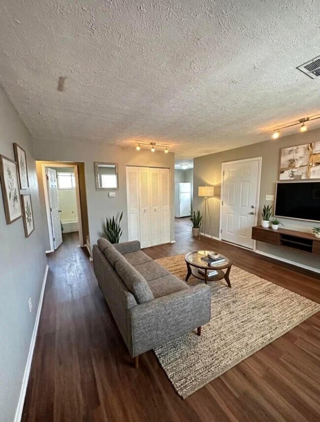 Foto del edificio - 940 Ferndale Pl