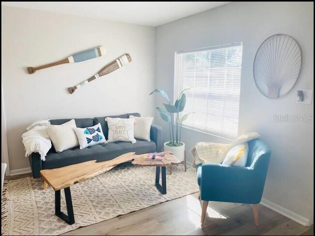 Foto del edificio - 1729 Creek Ln