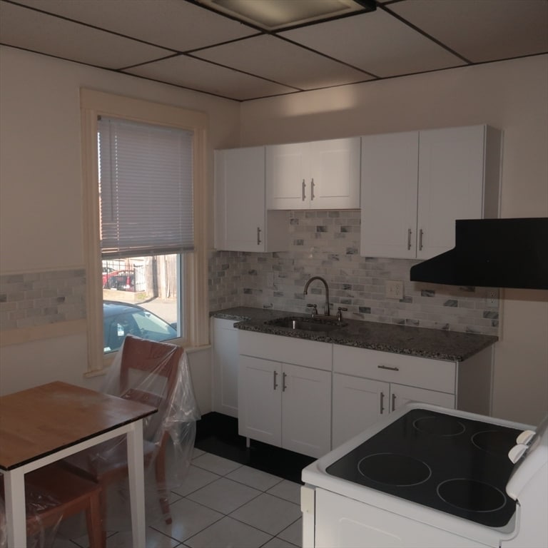 Primary Photo - 2 Meader Rd